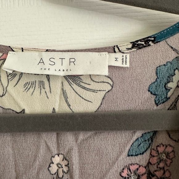 ASTR the Label Wrap Dress in dusty purple floral - Picture 3 of 4